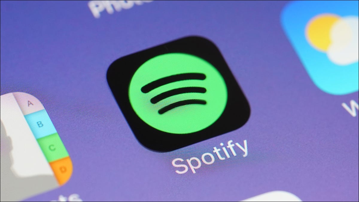 spotify-app-icon-on-a-smartphone spotify-app-icon-on-a-smartphone