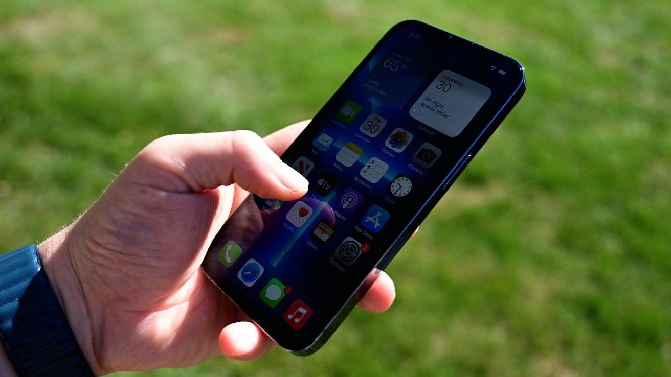 46200-89939-iphone-in-the-sun-xl